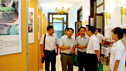 工信部节能与综合利用司雷文参观隆基图片展 工信部节能与综合利用司雷文参观隆基图片展